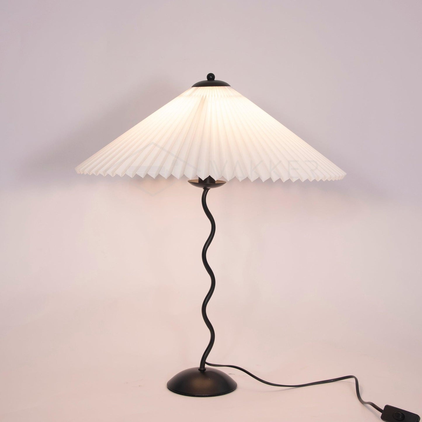 Tischlampe mit Plissiertem Stoffschirm