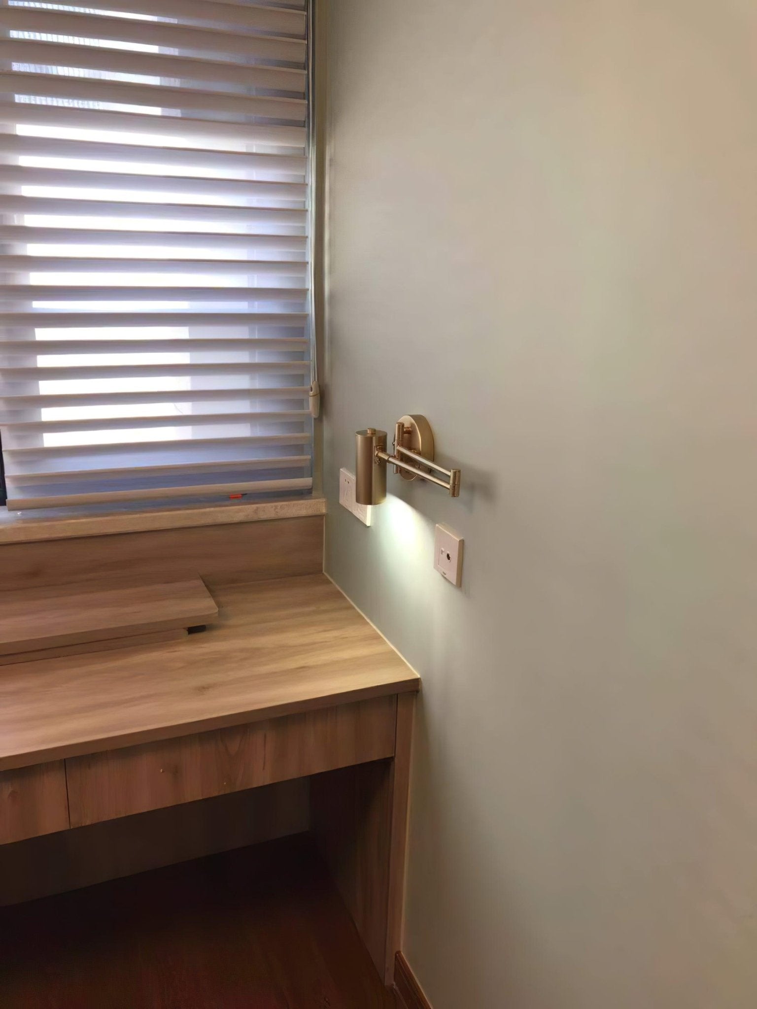 Flexible Schwenkarm-Wandleuchte