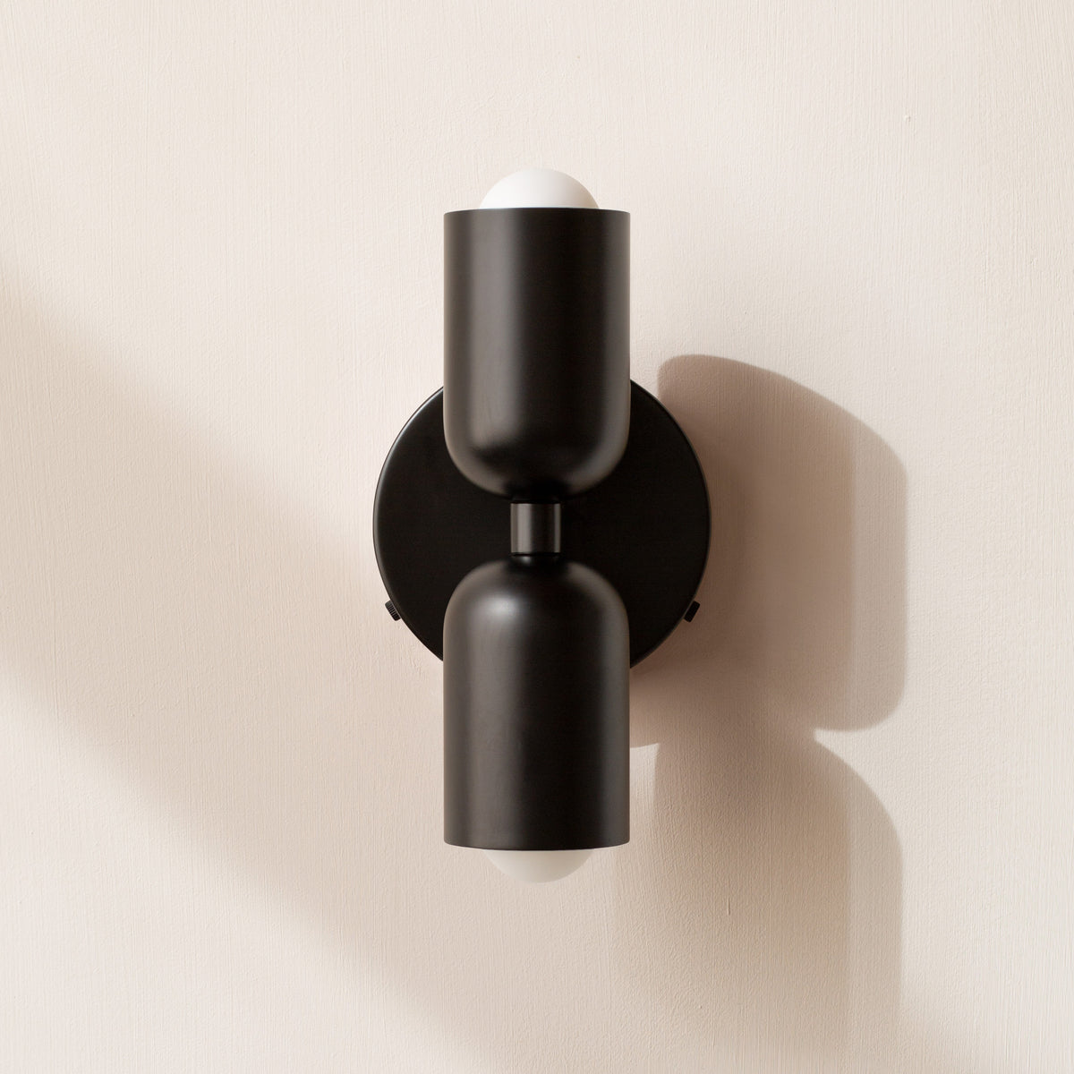 Kreative Wandleuchte mit Vintage Doppelkopf-Design für Wohnräume
