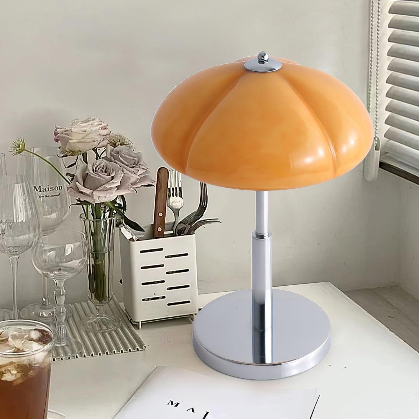 Moderne Bauhaus Tischlampe in Pilzform