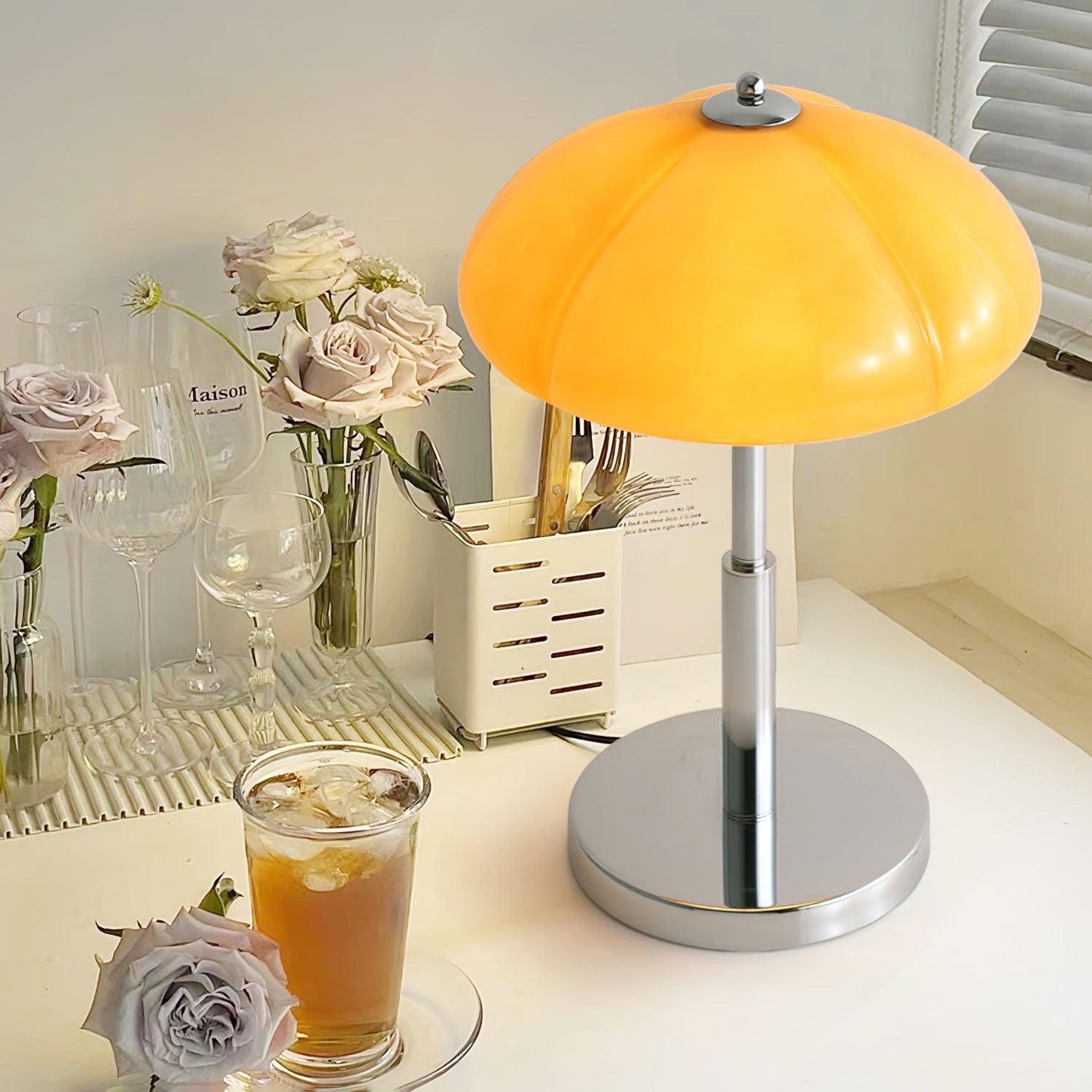 Moderne Bauhaus Tischlampe in Pilzform