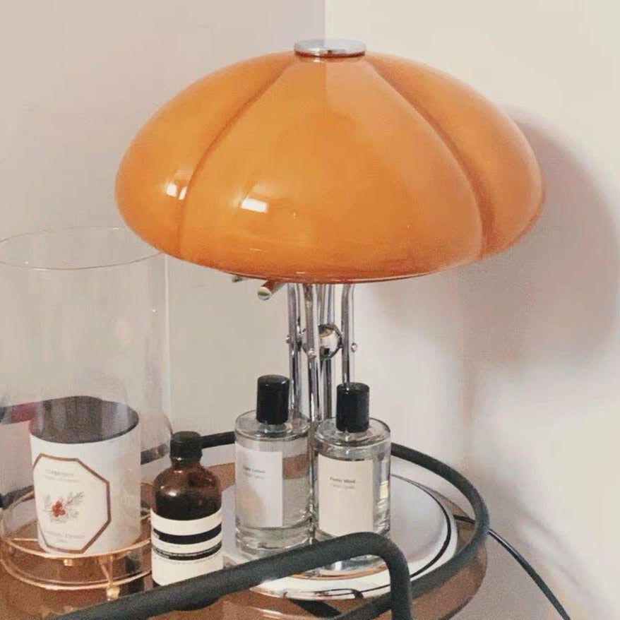 Moderne Bauhaus Tischlampe in Pilzform