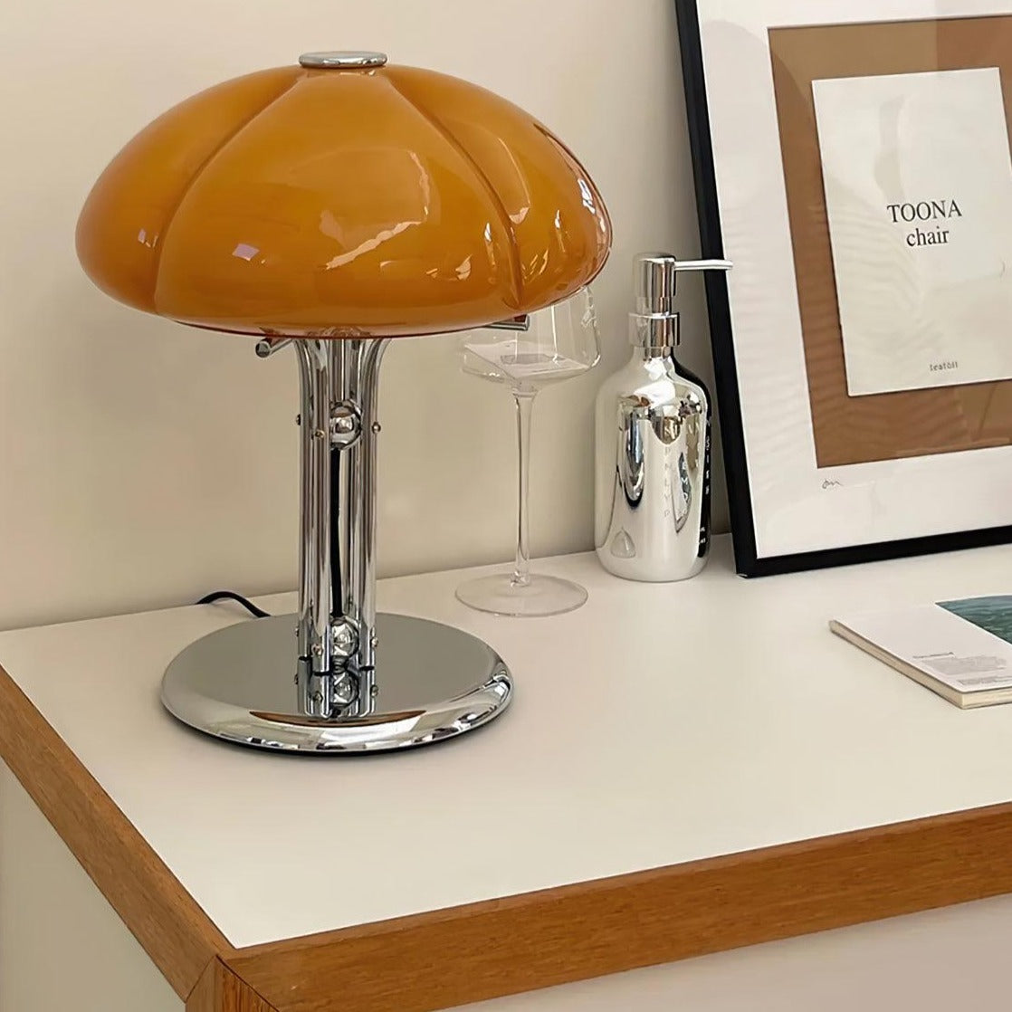 Moderne Bauhaus Tischlampe in Pilzform