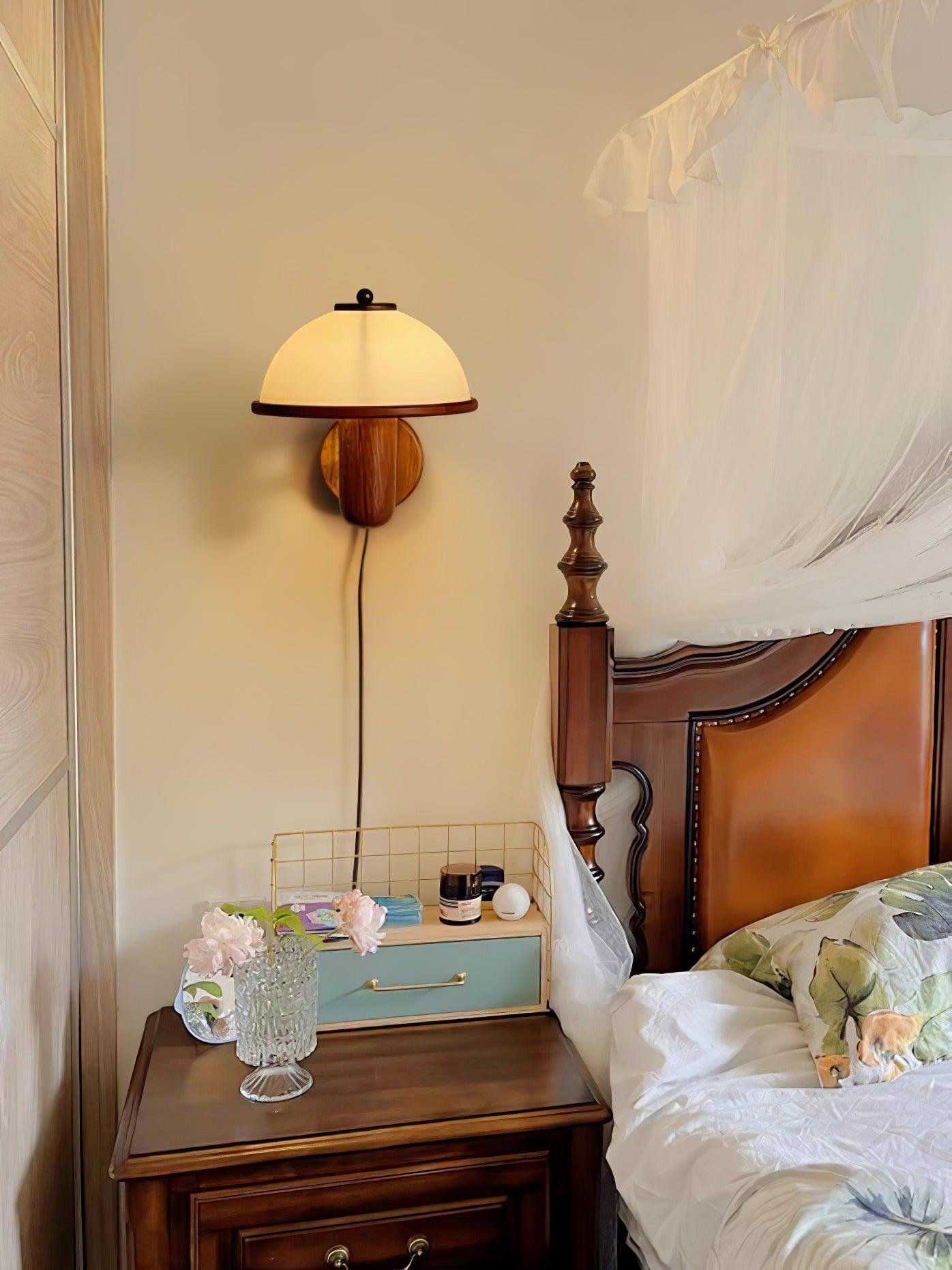 Natürliche Wandleuchte in Pilzform