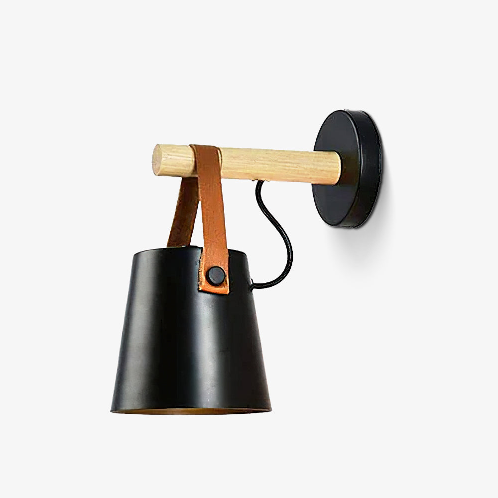 Minimalistische Holz-Wandleuchte kegelförmig