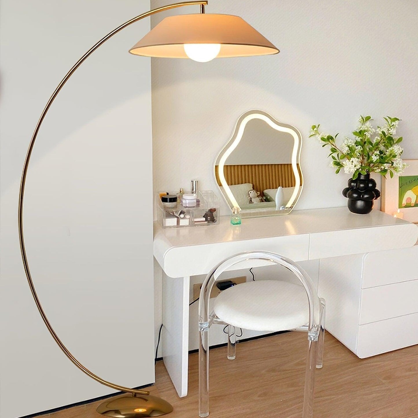 Moderne LED Stehlampe für Stilvolle Wohnräume