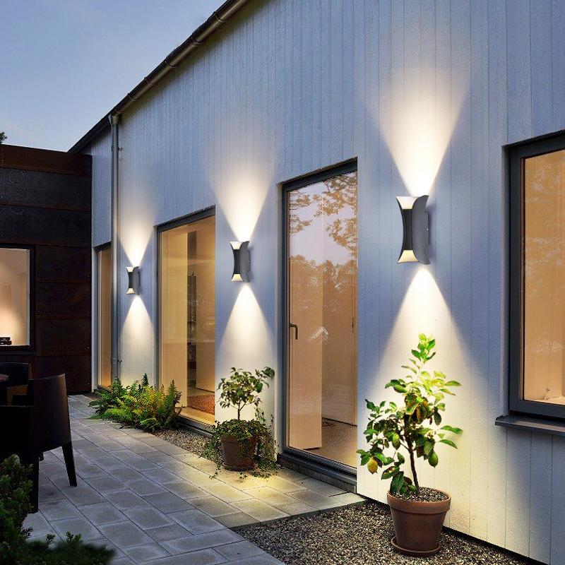 Moderne Wasserdichte LED-Außenleuchte Mit Up- Und Down-Beleuchtung