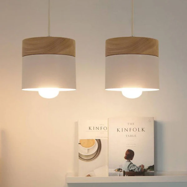 Moderne Pendelleuchte aus Holz