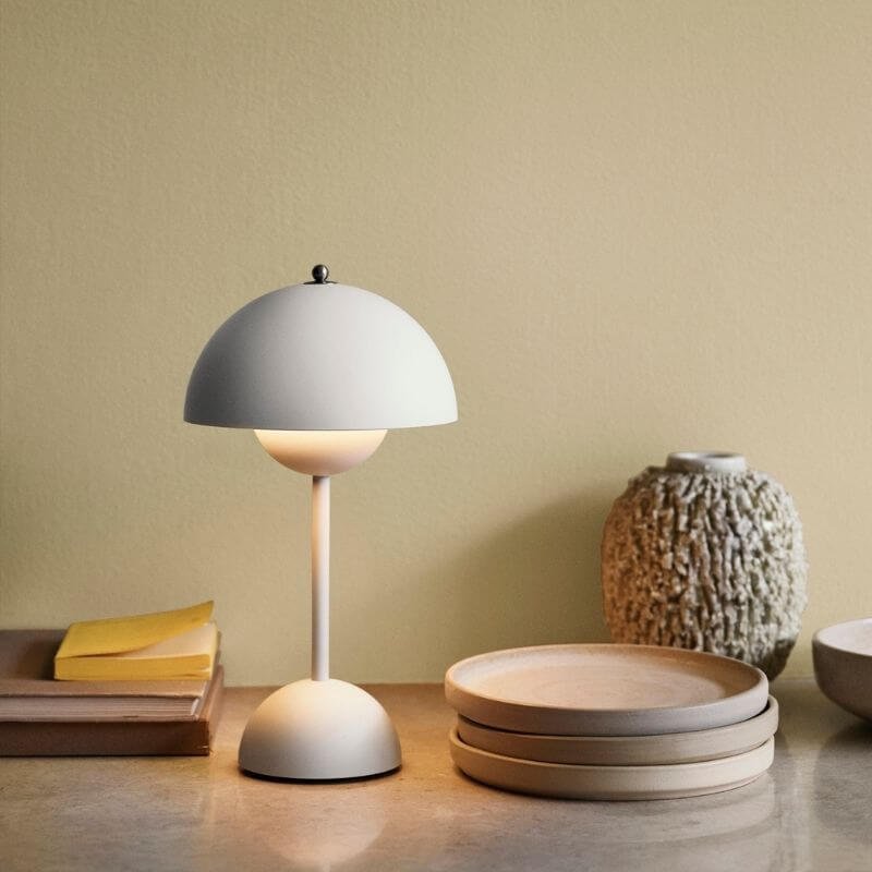 Moderne LED-Tischlampe Mit Touch-Funktion Und Farbwechsel
