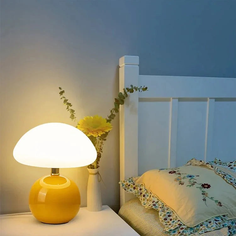 Design Tischlampe – Creme Pilzlampe Im Französischen Flair