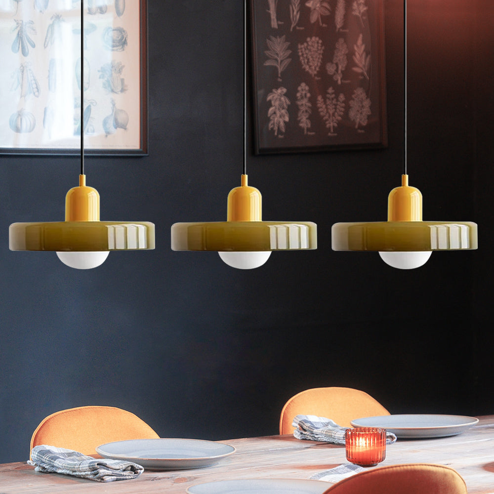 Moderne Bauhaus-Pendelleuchte mit 3 Köpfen und leuchtenden Glasschirmen