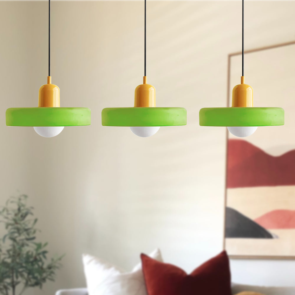 Moderne Bauhaus-Pendelleuchte mit 3 Köpfen und leuchtenden Glasschirmen