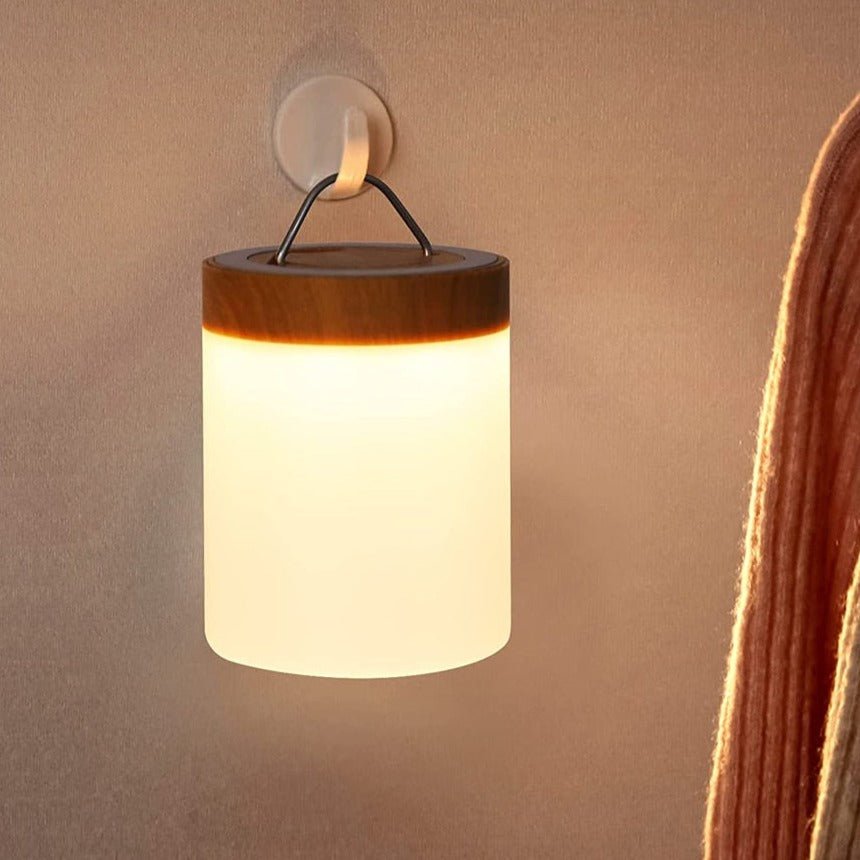 Zylindrische Lampe mit Holzfuß