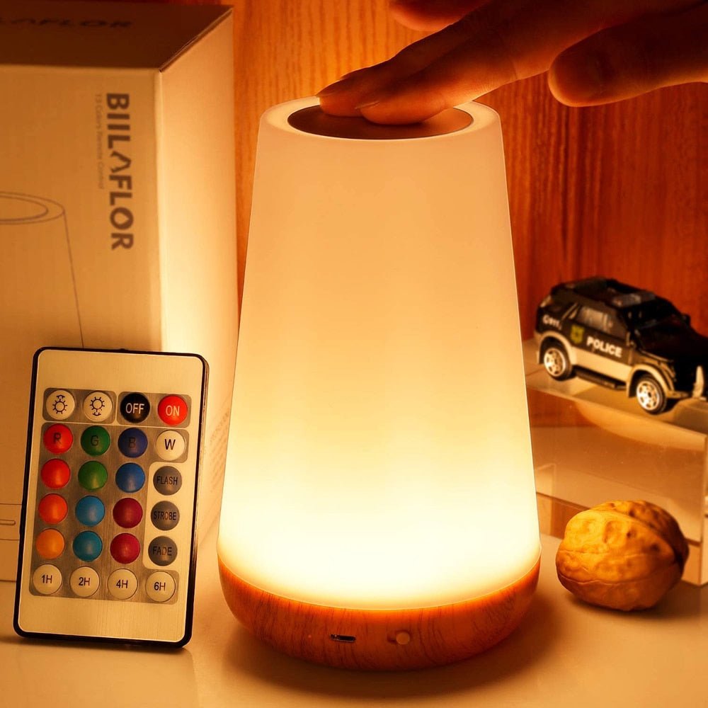 Zylindrische Lampe mit Holzfuß