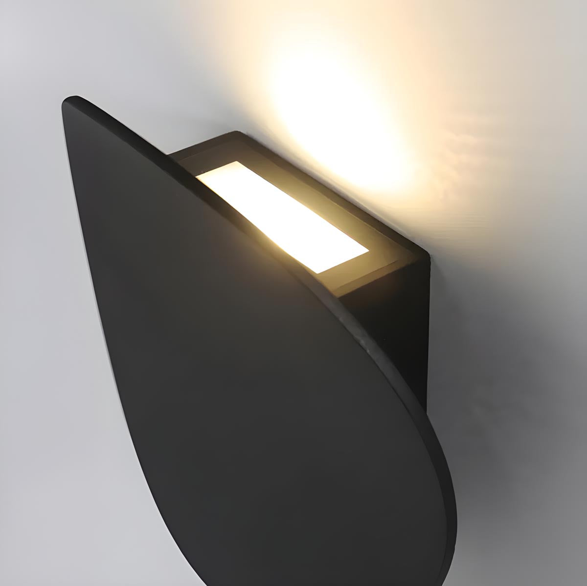 Stylische LED-Wandleuchte mit Dämmerungssensor – Ambiente Beleuchtung