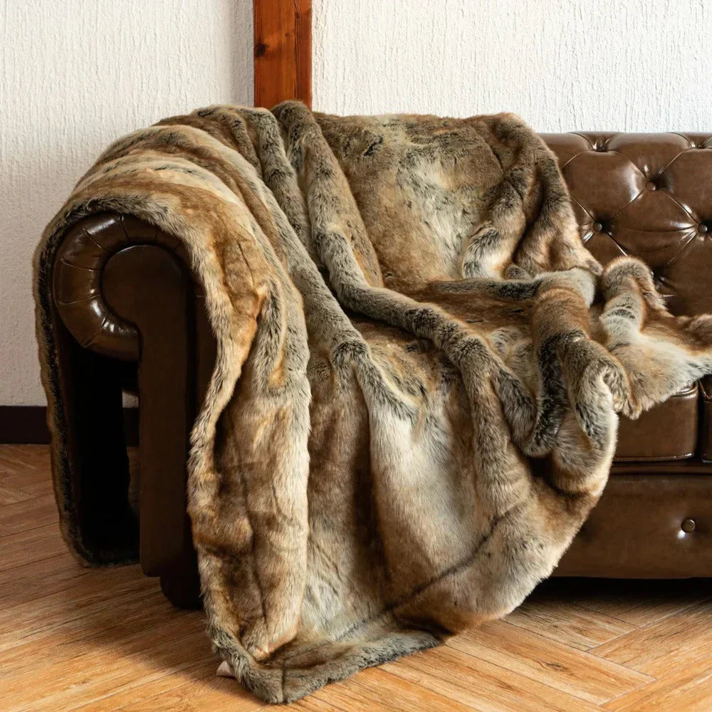 Plüschige Kunstfelldecke – Gemütliches Wohnaccessoire