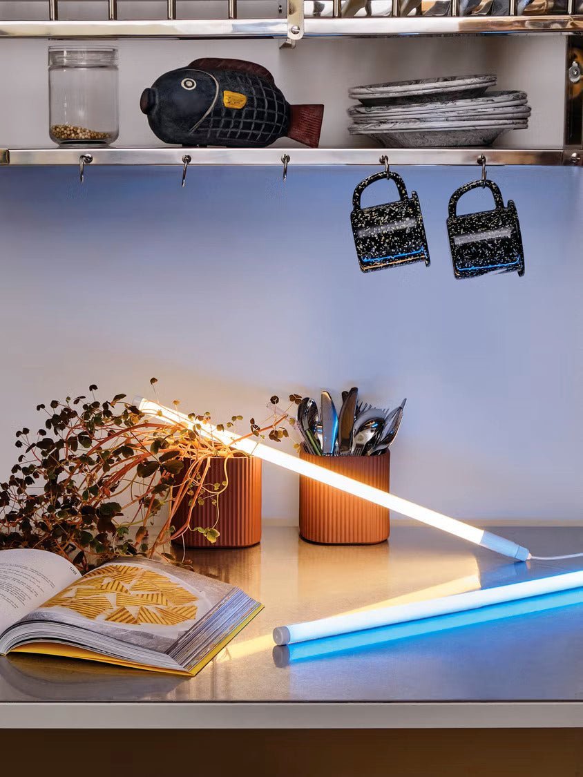 Neon LED Stehlampe – Stylisches Lichtrohr-Design für Wohnräume