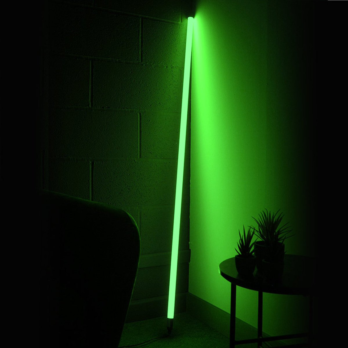 Neon LED Stehlampe – Stylisches Lichtrohr-Design für Wohnräume