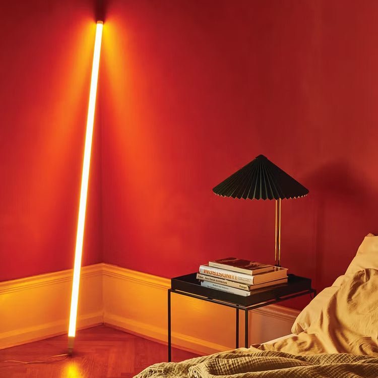 Neon LED Stehlampe – Stylisches Lichtrohr-Design für Wohnräume