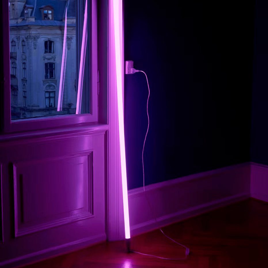 Neon LED Stehlampe – Stylisches Lichtrohr-Design für Wohnräume