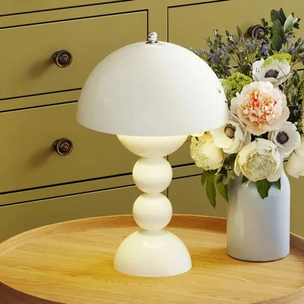 Helle Nordische Blütenknospenlampe