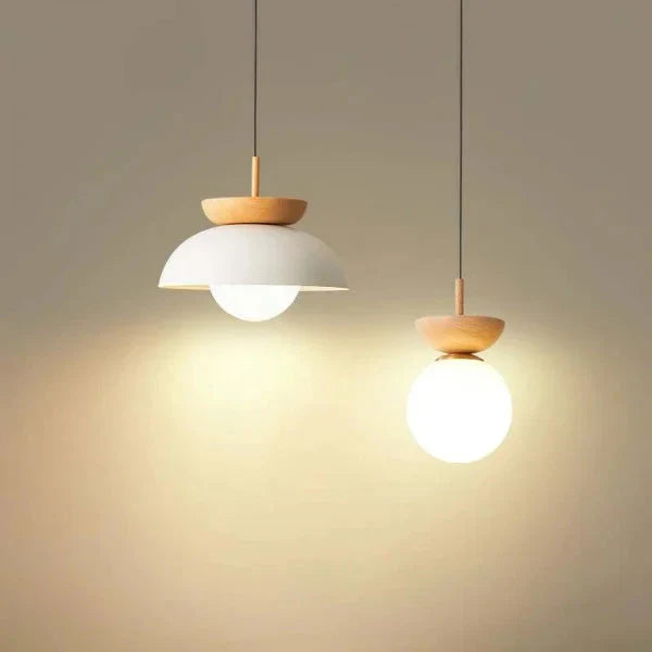 Halbrunde Holz-Hängelampe im Skandinavischen Design
