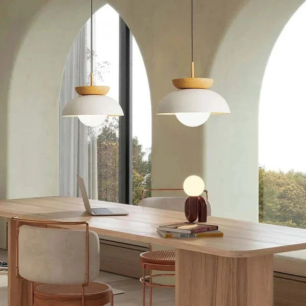 Halbrunde Holz-Hängelampe im Skandinavischen Design