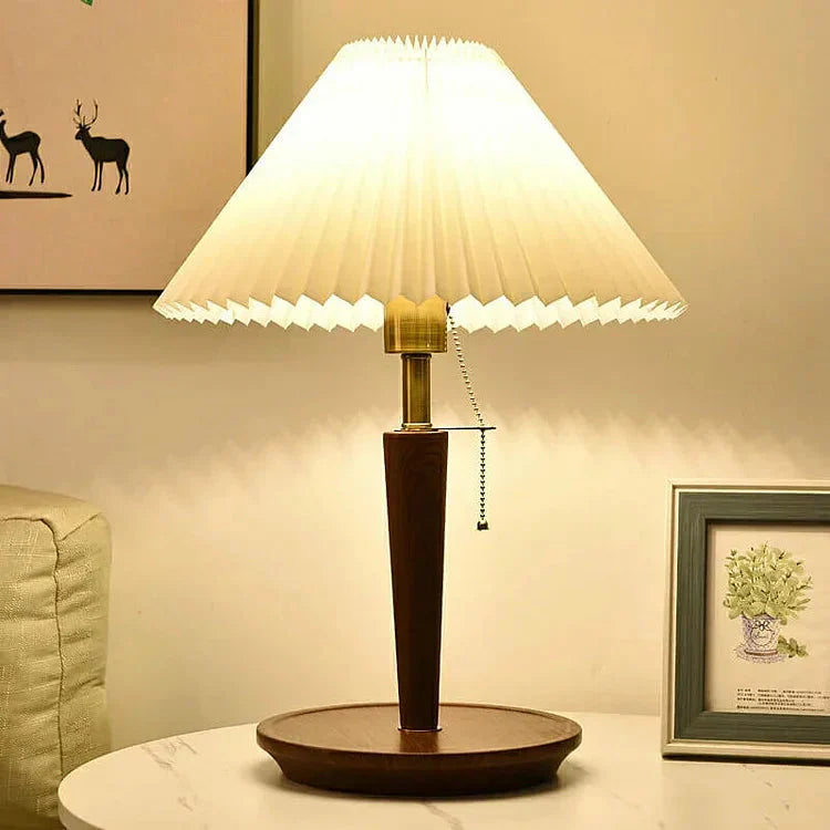 Plissierte Holz-Tischlampe im Vintage-Stil