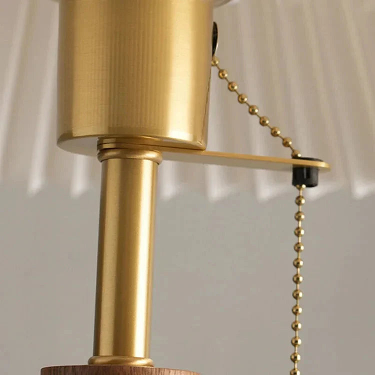 Plissierte Holz-Tischlampe im Vintage-Stil