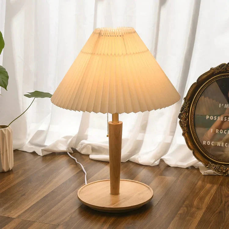 Plissierte Holz-Tischlampe im Vintage-Stil