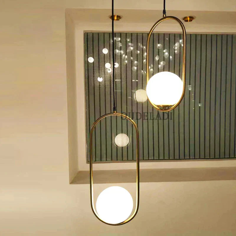 Pendelleuchte Mit Glaskugel Im Skandinavischen Stil