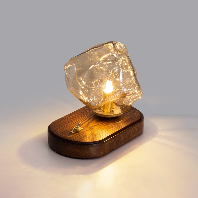 Stilvolle Tischlampe Eisstein Glas