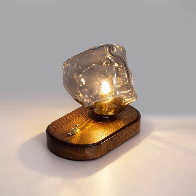 Stilvolle Tischlampe Eisstein Glas