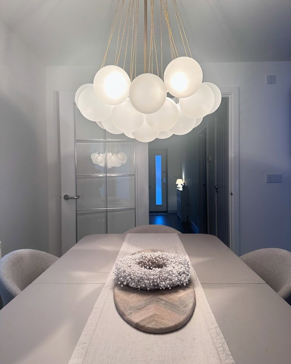 Zeitgenössischer Hängender Kronleuchter Mit Glaskugel-Design