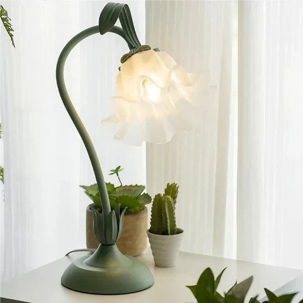 Romantische Vintage-Blumen-Tischlampe – Nostalgische Beleuchtung für gemütliche Räume