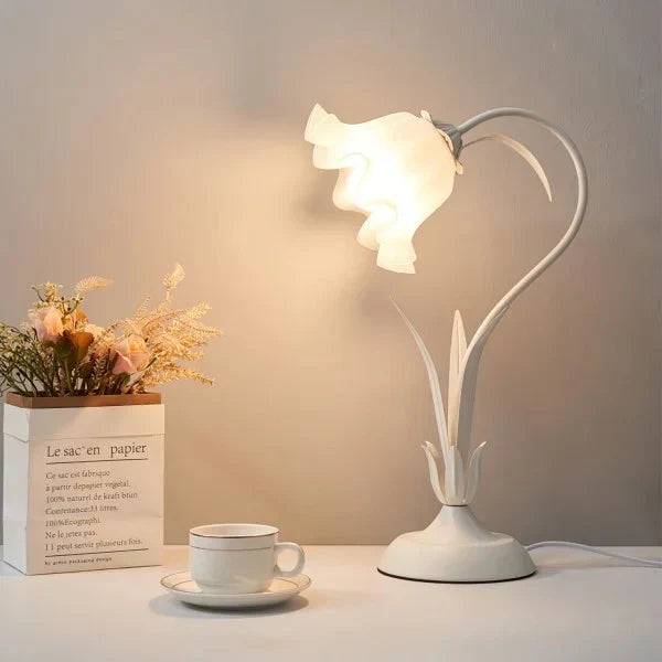 Romantische Vintage-Blumen-Tischlampe – Nostalgische Beleuchtung für gemütliche Räume