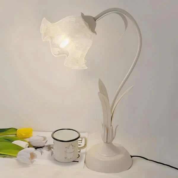 Romantische Vintage-Blumen-Tischlampe – Nostalgische Beleuchtung für gemütliche Räume