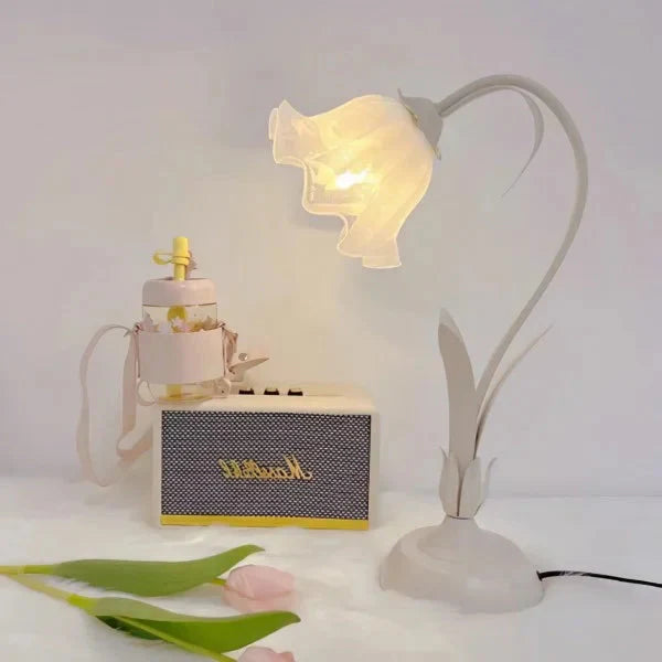 Romantische Vintage-Blumen-Tischlampe – Nostalgische Beleuchtung für gemütliche Räume