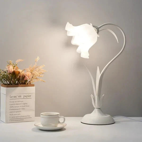 Romantische Vintage-Blumen-Tischlampe – Nostalgische Beleuchtung für gemütliche Räume
