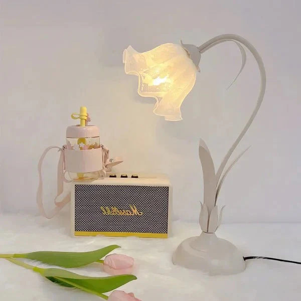 Romantische Vintage-Blumen-Tischlampe – Nostalgische Beleuchtung für gemütliche Räume