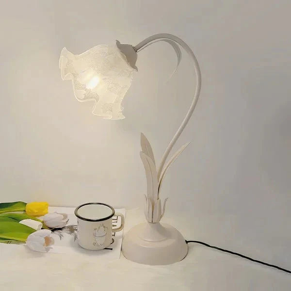 Romantische Vintage-Blumen-Tischlampe – Nostalgische Beleuchtung für gemütliche Räume