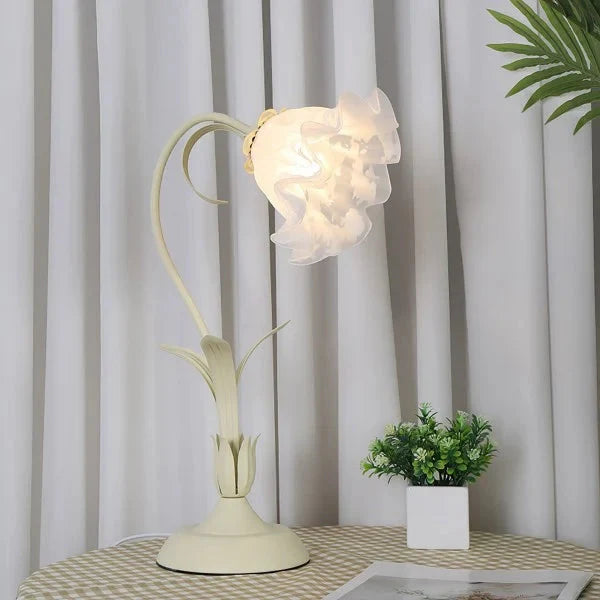 Romantische Vintage-Blumen-Tischlampe – Nostalgische Beleuchtung für gemütliche Räume