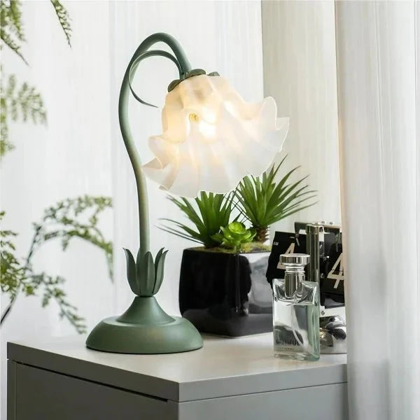 Romantische Vintage-Blumen-Tischlampe – Nostalgische Beleuchtung für gemütliche Räume